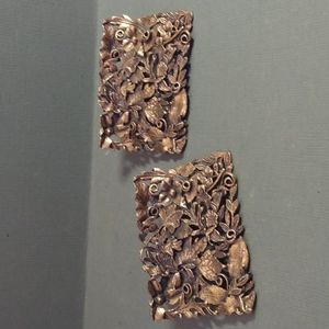 MUSI GOLD TONE SHOE CLIPS